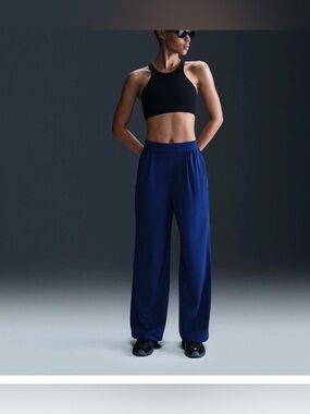 Nike 24.7 PerfectStretch
Women's Dri-FIT High-Waisted Loose Wide-Leg Pants l